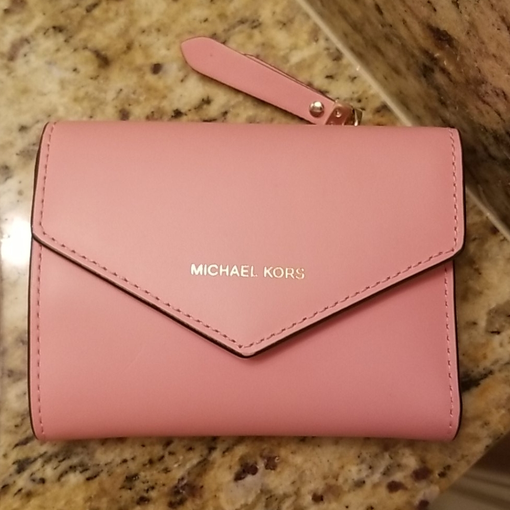 Pink Michael Kors wallet💓